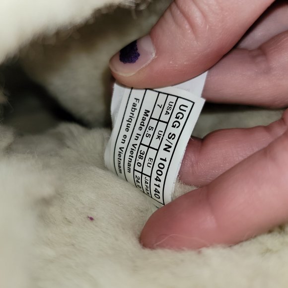 Size 7 Women's Wedding Bailey Bow Uggs - Picture 2 of 5